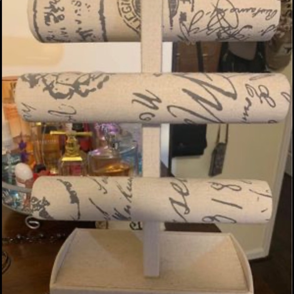 Jewelry and jewelry holder !